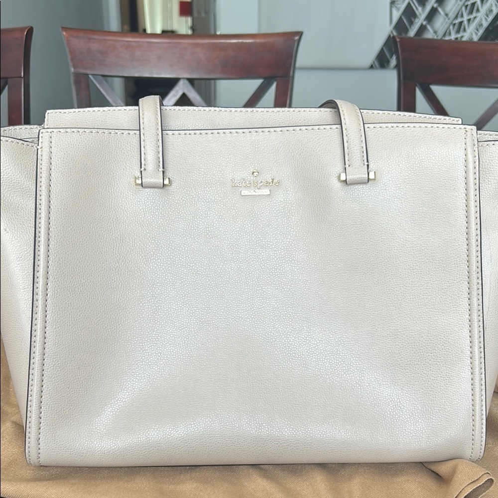Kate Spade Gray Tote Bag with Sophisticated Design